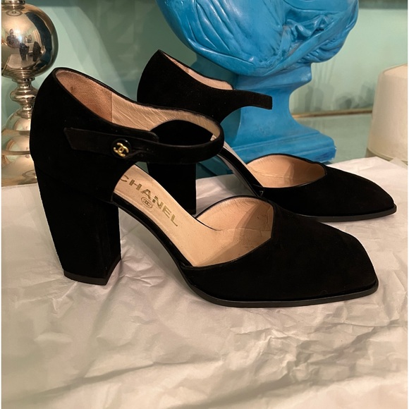 Authentic Chanel suede heels with strap. - Picture 6 of 9